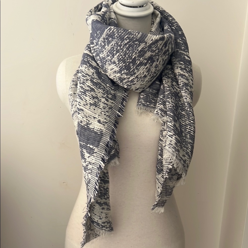 Stella & Dot Gray and White Scarf